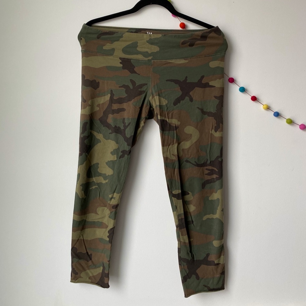 camo tna (aritzia) leggings